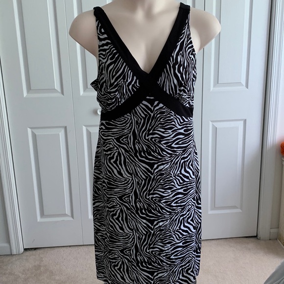 Glamour Dresses & Skirts - 👗BOGO-Glamorous zebra print criss cross front summer dress. Gently used. Sz 14.